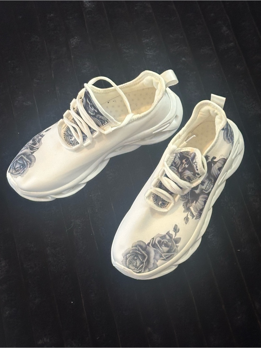 Women’s White Rose & Skull Print Chunky Sneakers Size 8.5 Goth Floral Platform